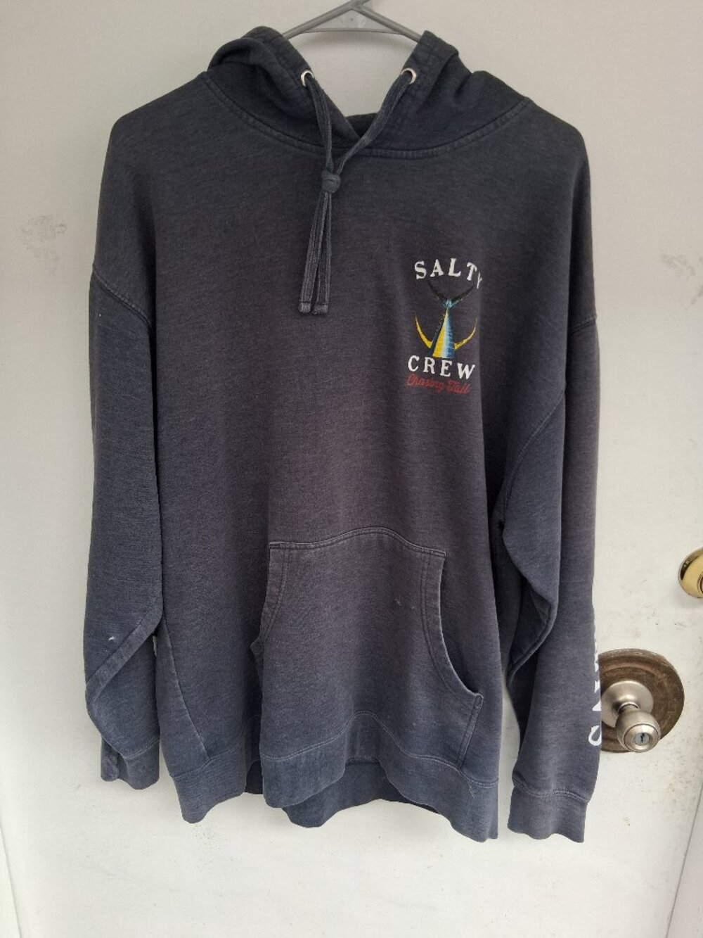 Salty Crew Chasing Tail Graphic Pullover Hoodie Grey Mens XL Hooded (Small Tear)